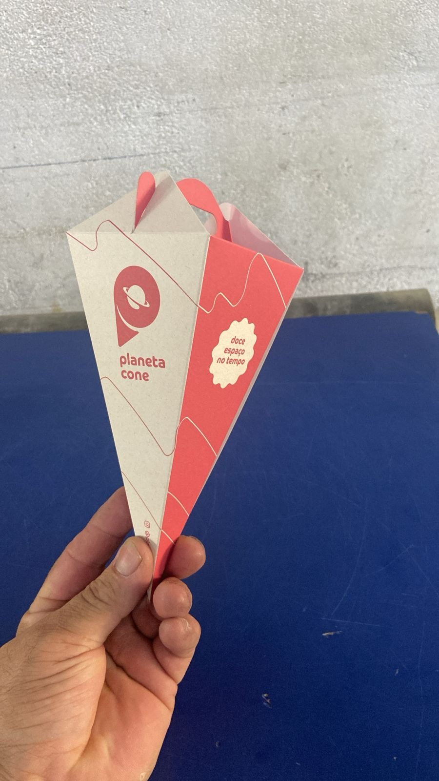 Embalagem Cone Trufado c/ Alça (8 x 20 cm) Personalizada