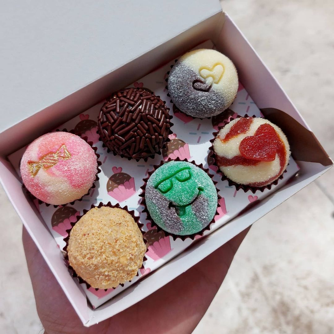 Caixa brigadeiro p/ 6 doces c/ berço Personalizada