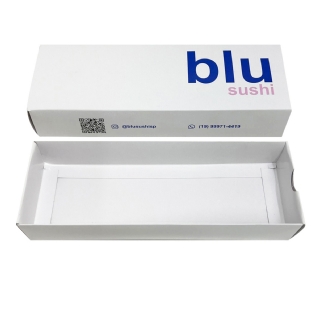 Embalagem gaveta personalizada 23x8x4 cm para sushi e sashimi, com laminação interna, logotipo e informações de contato.