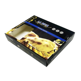 Embalagem personalizada da La Boca para empanadas argentinas, com visor frontal e design escuro elegante.
