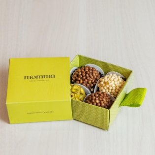 Embalagem gaveta personalizada 8x8x4 cm com doces artesanais na cor verde