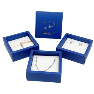 Conjunto de embalagens gaveta azuis personalizadas com berço para joias â Peracini Semijoias.
