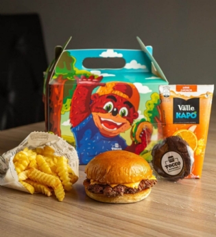 Caixa personalizada para combo de lanche infantil Tocco Burger.