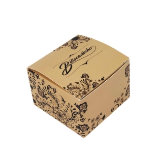 Embalagem Multiuso personalizada 6x6x4,4 cm modelo Biscoadinho fechada com estampa floral marrom