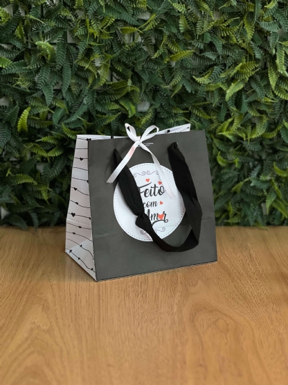 Sacola Offset P (17 x 11 x 17 cm) Feito Com Amor - 50 unidades