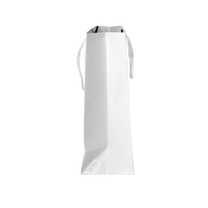 Sacola branca premium plastificada, 21,5x8,5x23 cm, design com alças reforçadas, ideal para boutiques e presente em conjuntos de 10.