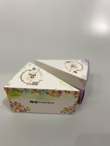 Embalagem Bolo Fatia s/ Berço (14 x 10 x 10 cm) Personalizada