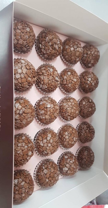 Embalagem para 20 Brigadeiros (21 x 17 x 4 cm) Personalizada