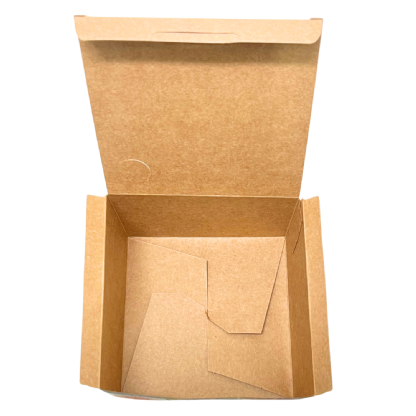 Apresentação da embalagem para delivery de lanches em uso.