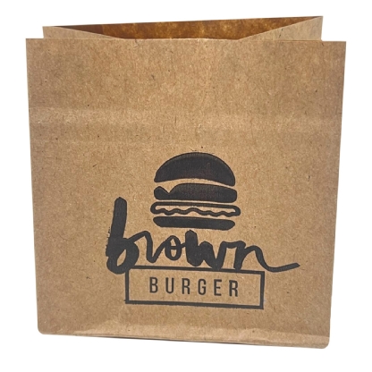 Saquinho kraft personalizado pronto para uso destacando o design da arte.